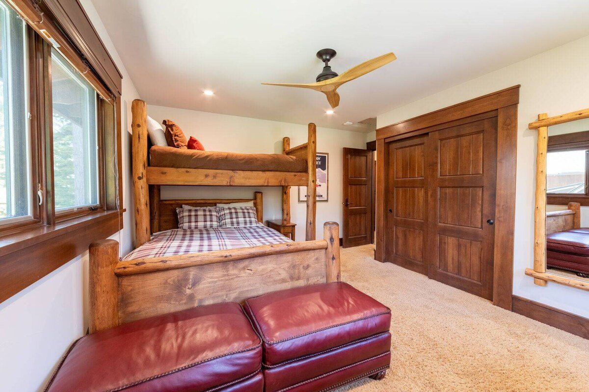 Serenity By TahoeGetaway – Dollar Point Luxury 4BR gallery image 5