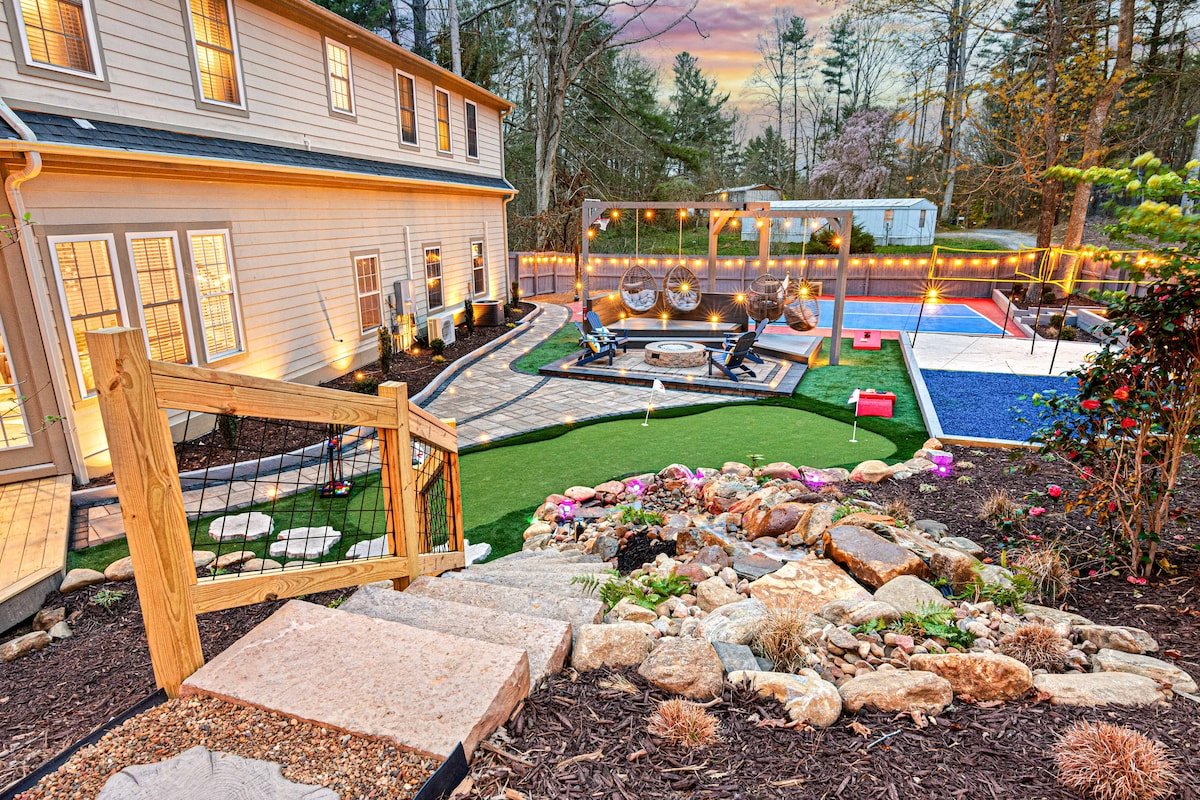 7K+ sq ft Mansion! Backyard Oasis! sleeps 28 gallery image 2