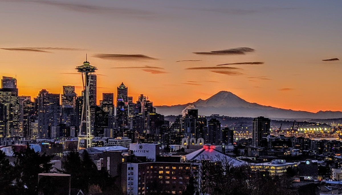 “The” Seattle View & 5-Star Luxury gallery image 2