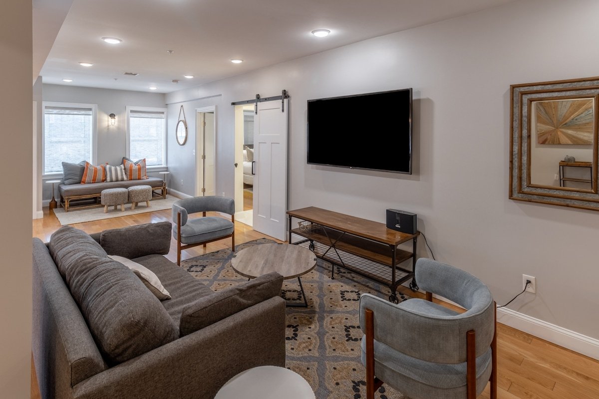 3 Beautiful Bedrooms and Open Living Area gallery image 3