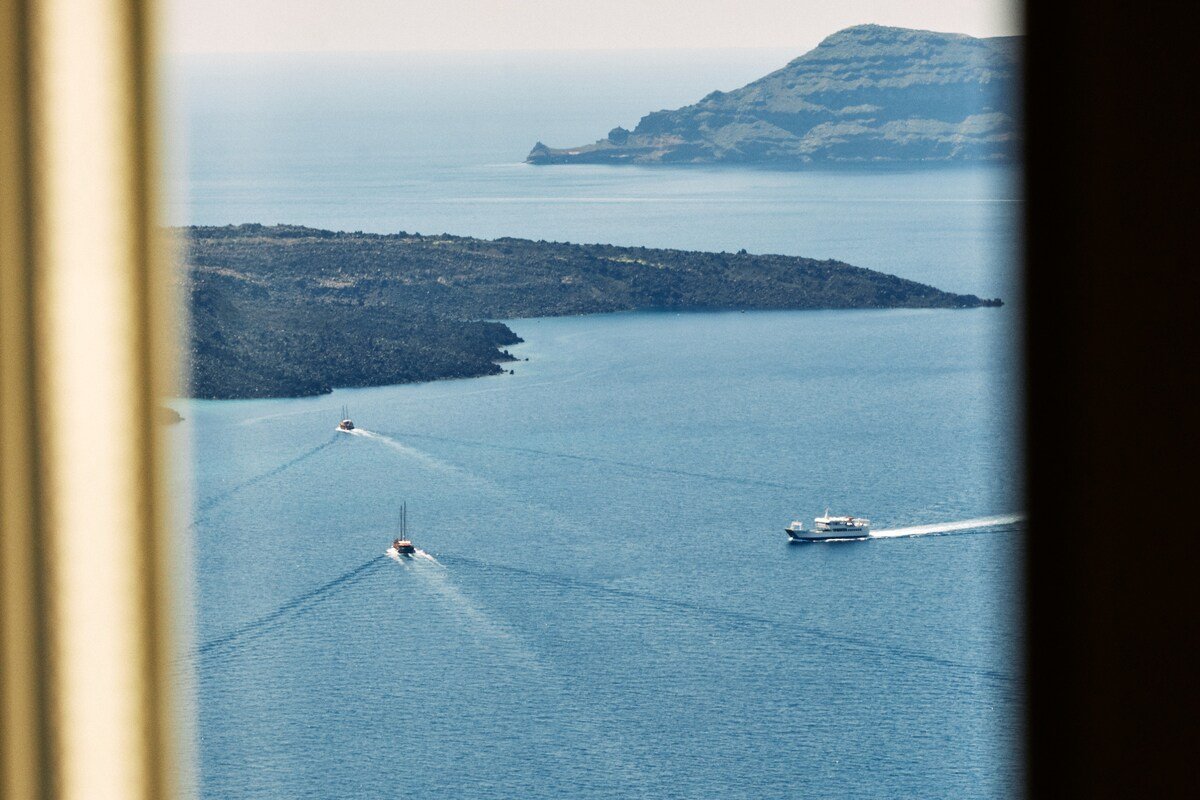 The Atlantis House – 4 Bedroom Caldera View gallery image 3