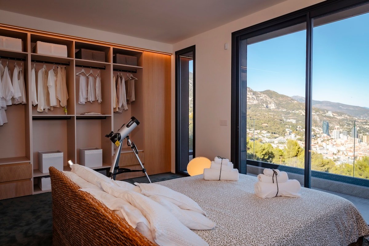 Luxury Villa Elle – Pool, Jacuzzi and Monaco view gallery image 4