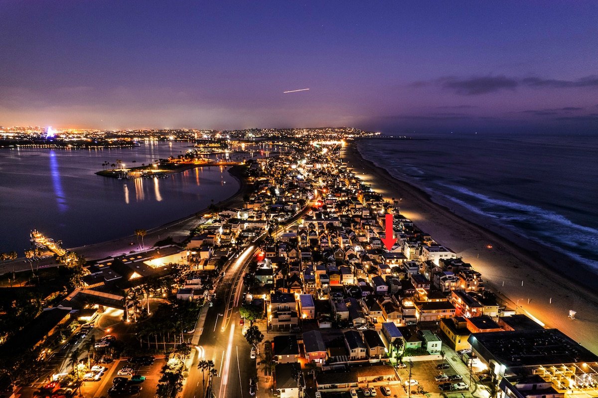 Beach Villa w/Views, Patio Firepit, AC, Parking gallery image 3