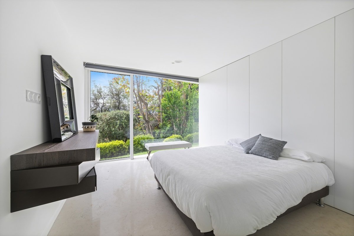 French Riviera Villa – Piscine & Vue Mer à Nice gallery image 5