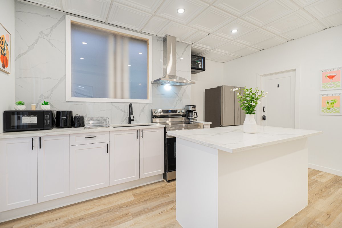 Big & Quiet – Sleep-Only 7BR in Downtown Montréal