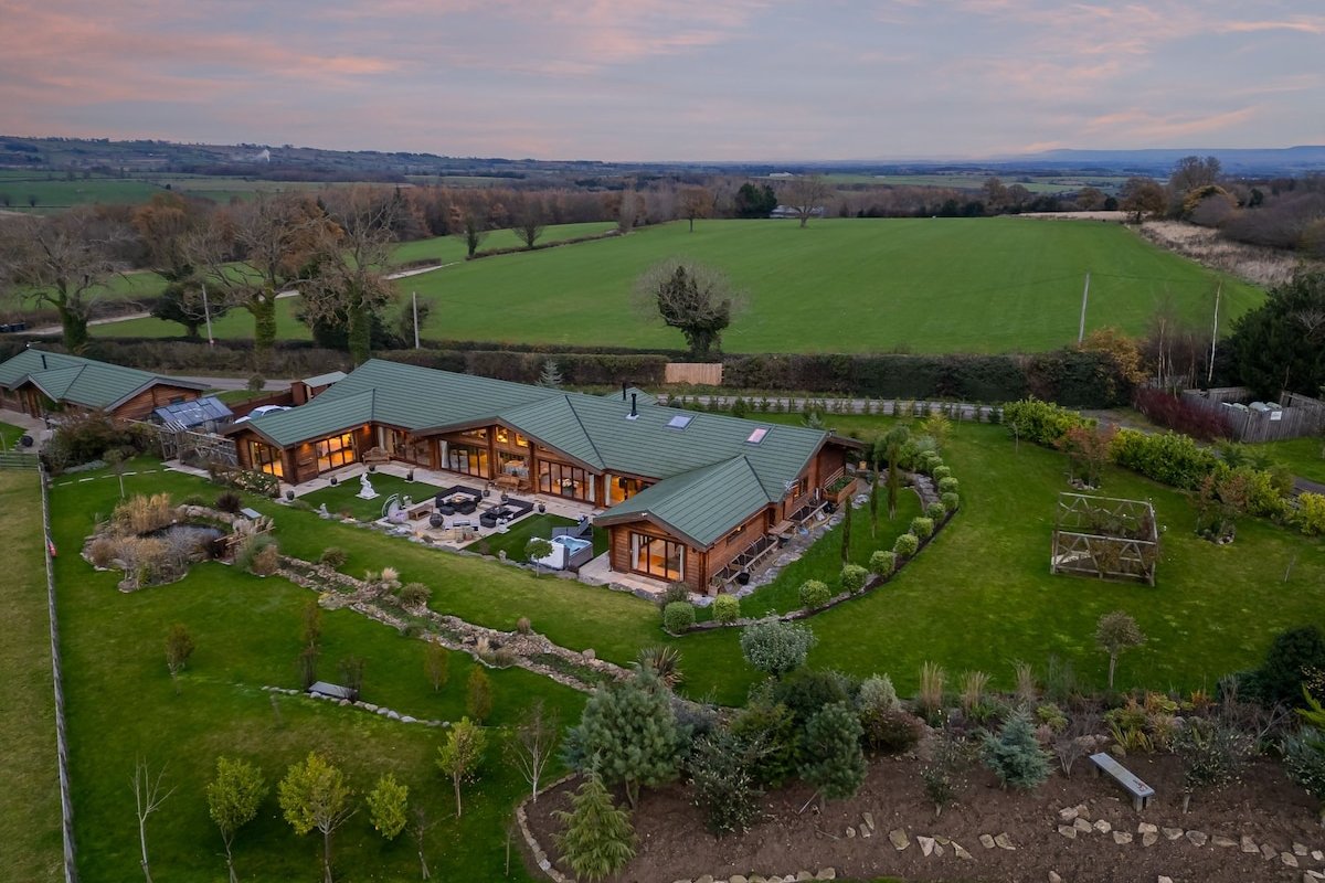 Valley View | Holiday at Home