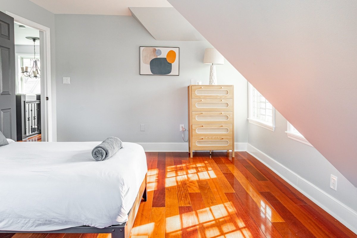 Spacious 7-Bedroom Home Near Branch Brook Park gallery image 5