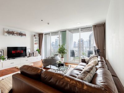 Large specious 3BR/Prime location in the Center