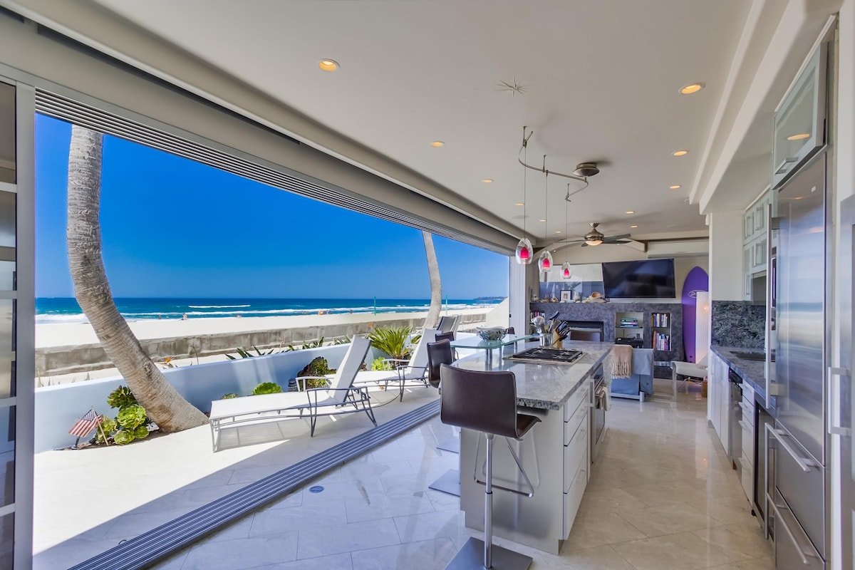 Modern Oceanfront Living | Liquid Blue 1 | MB gallery image 2