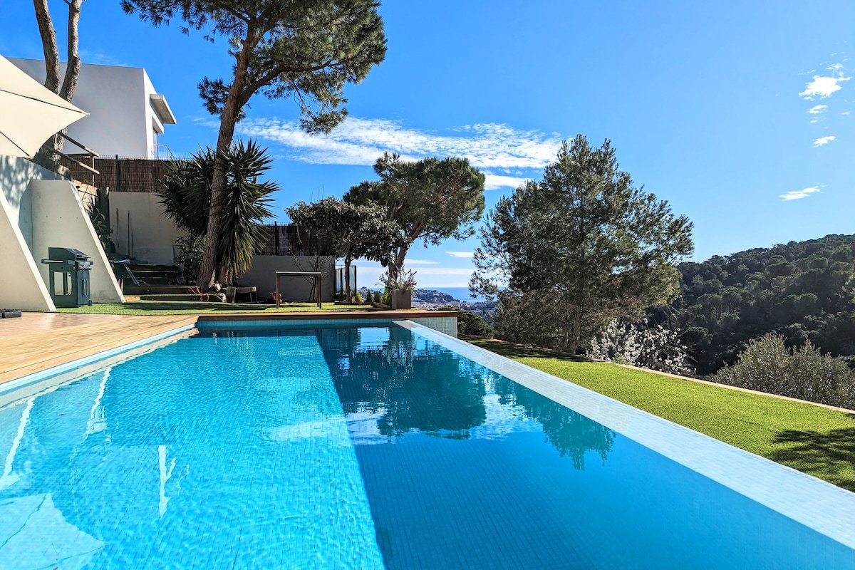 Host&Joy – Family Villa with Swimming Pool gallery image 2