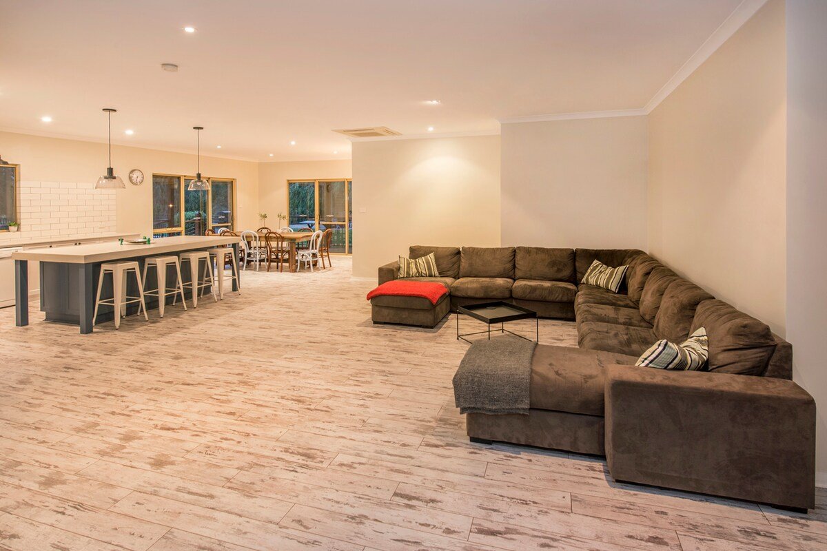 Secluded country feel home – recently renovated gallery image 5