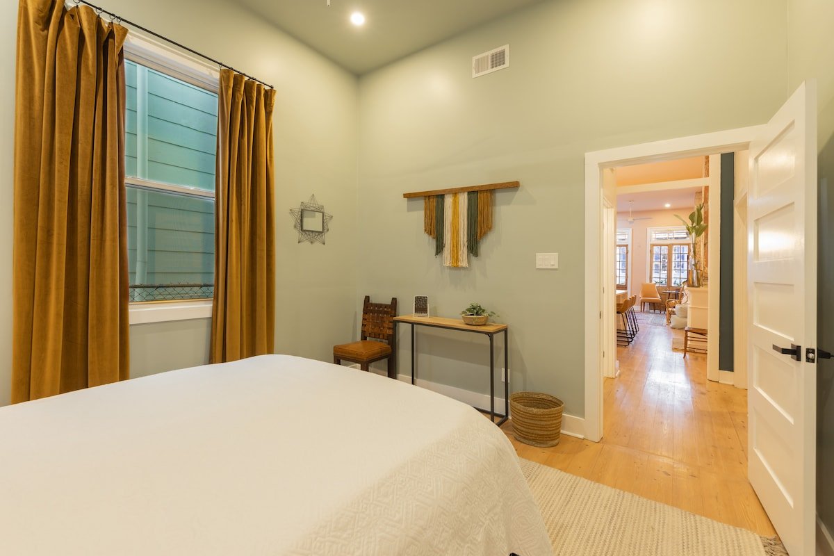 Marigny Moonstone gallery image 5