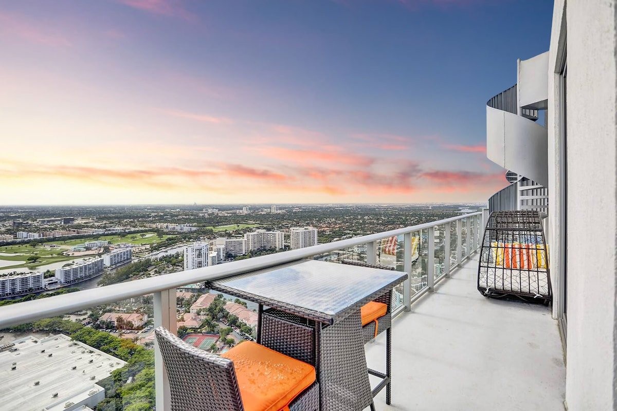 Hyde Penthouse | 2-Story Balcony Terrace by Ventur gallery image 2