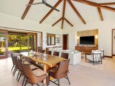 New 5 BR Ocean View Luxury Home w Pool, Spa