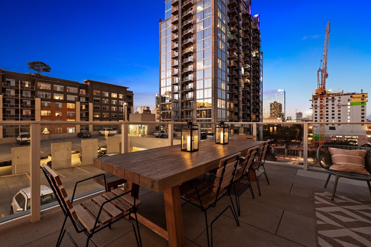 Luxe + Swanky 10BR Rainey Retreat | Rooftop Pool gallery image 3