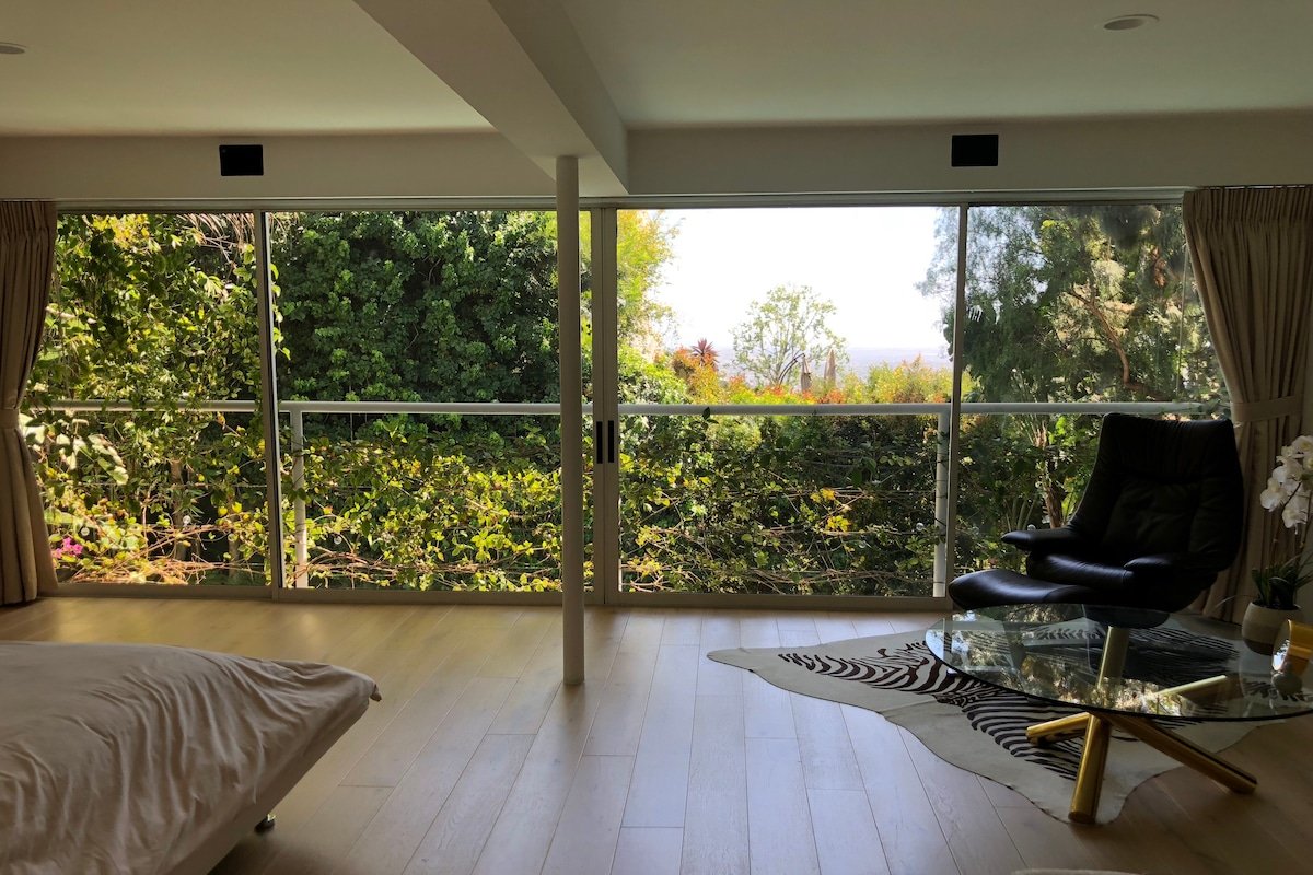 Honeymoon House in Hollywood Hills gallery image 5