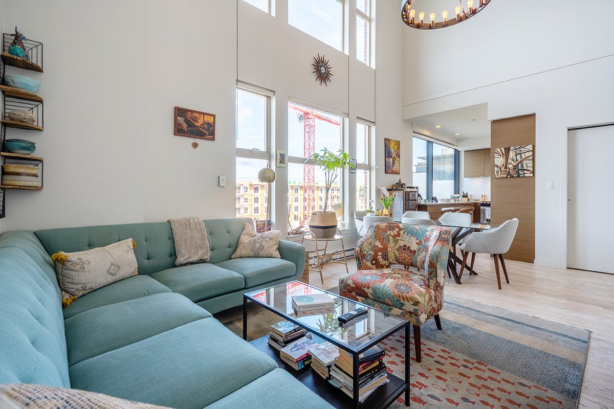 Luxurious, Light-Filled Loft in Historic Old Town