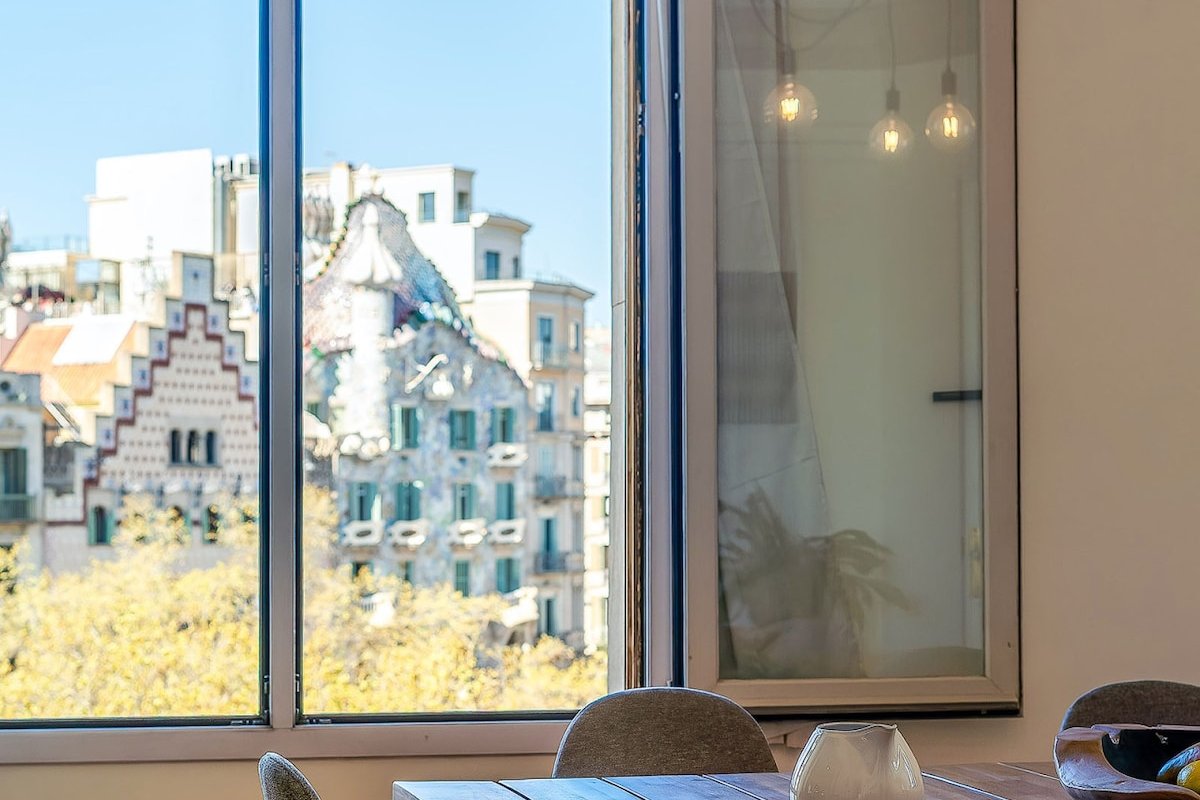 Casa Batlló views/ Family Oriented flat gallery image 3