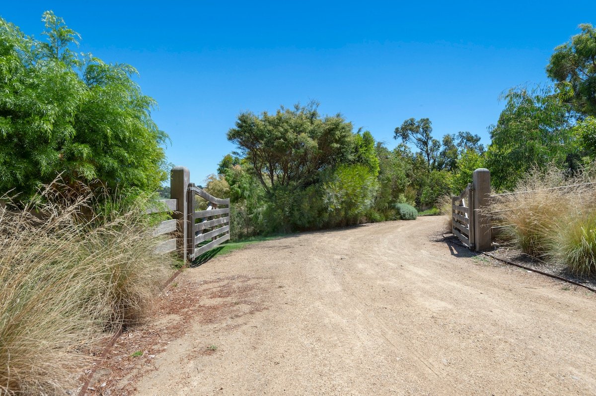 Designer Guest House-RedHill South gallery image 2