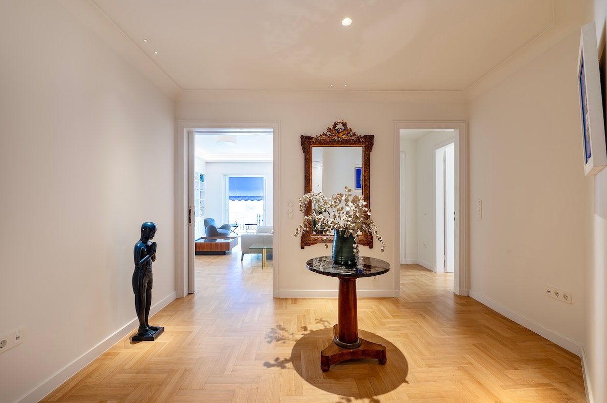 LadyF@Kanari. Luxurious Retreat. Heart of Kolonaki gallery image 2