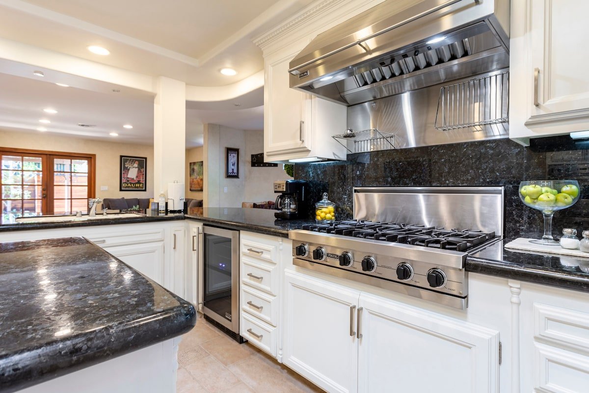 Amazing Location Privately Gated Home Close to Everything gallery image 3