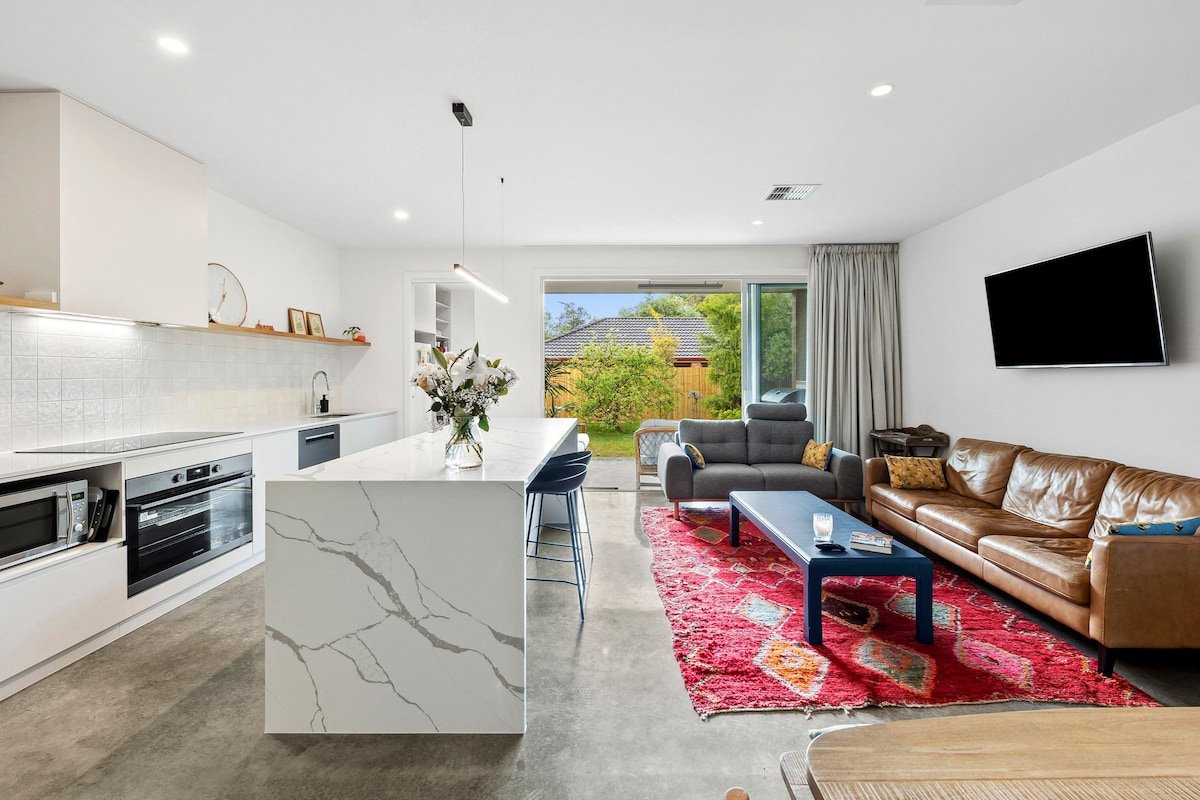 Lonnie gallery image 2