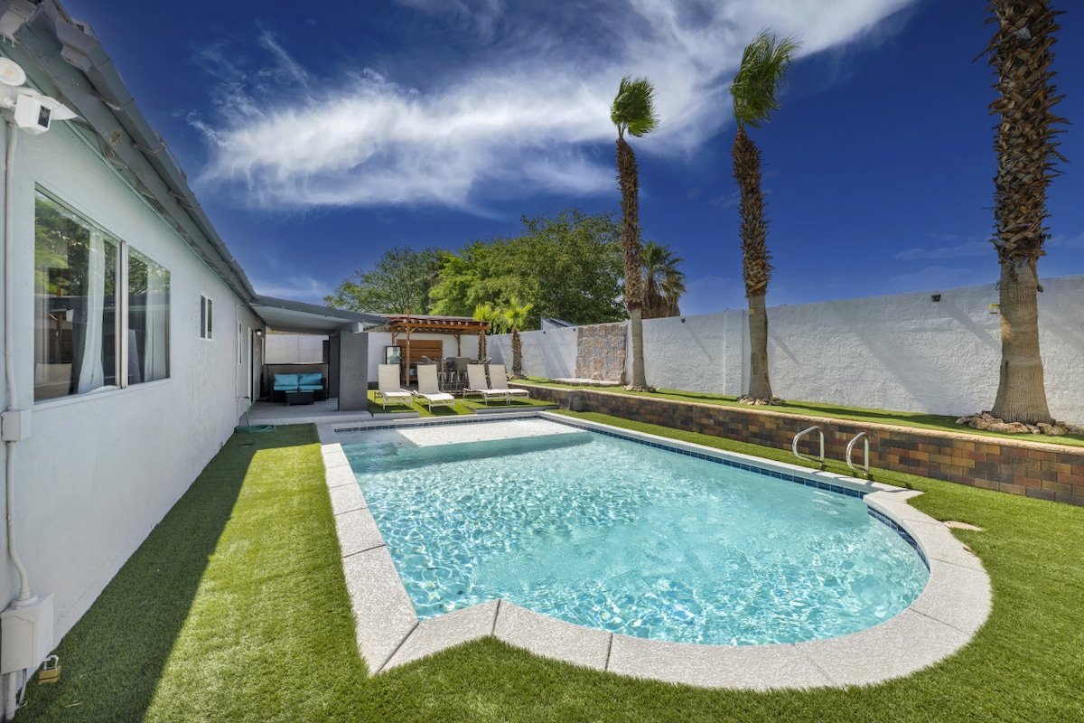 6BR Vegas Single Story Paradise Pool, HotTub&Games gallery image 2