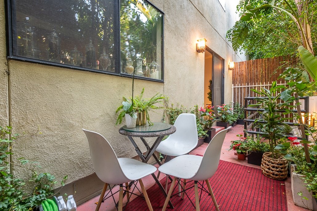 Gorgeous Townhouse on Rodeo (one year minimum) gallery image 5