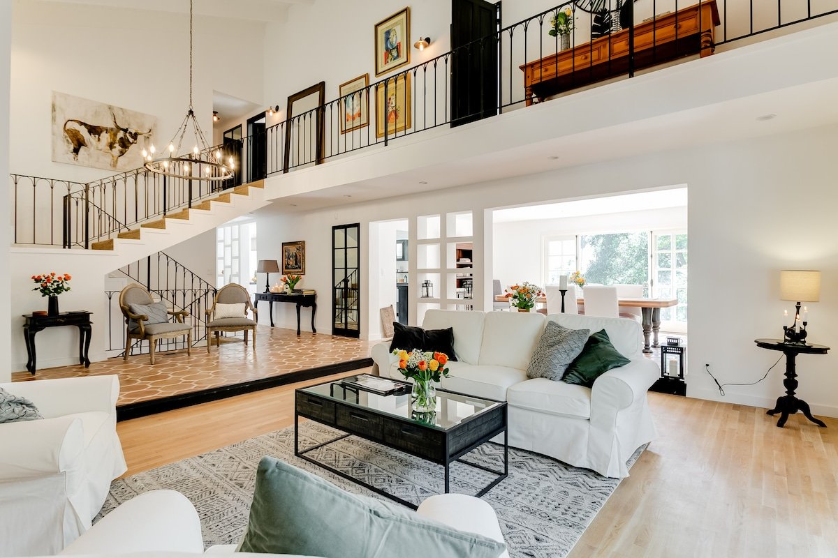 Mediterranean home in BeverlyHills with a view gallery image 4