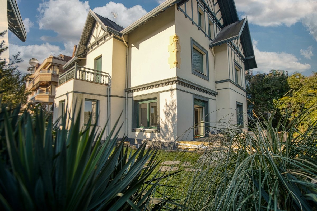 Villa completa en primera linea de playa gallery image 3