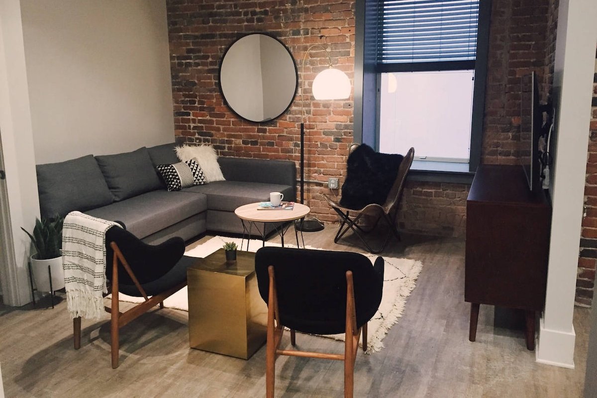 Central DOWNTOWN Loft Where all the ACTION is! 204 gallery image 2