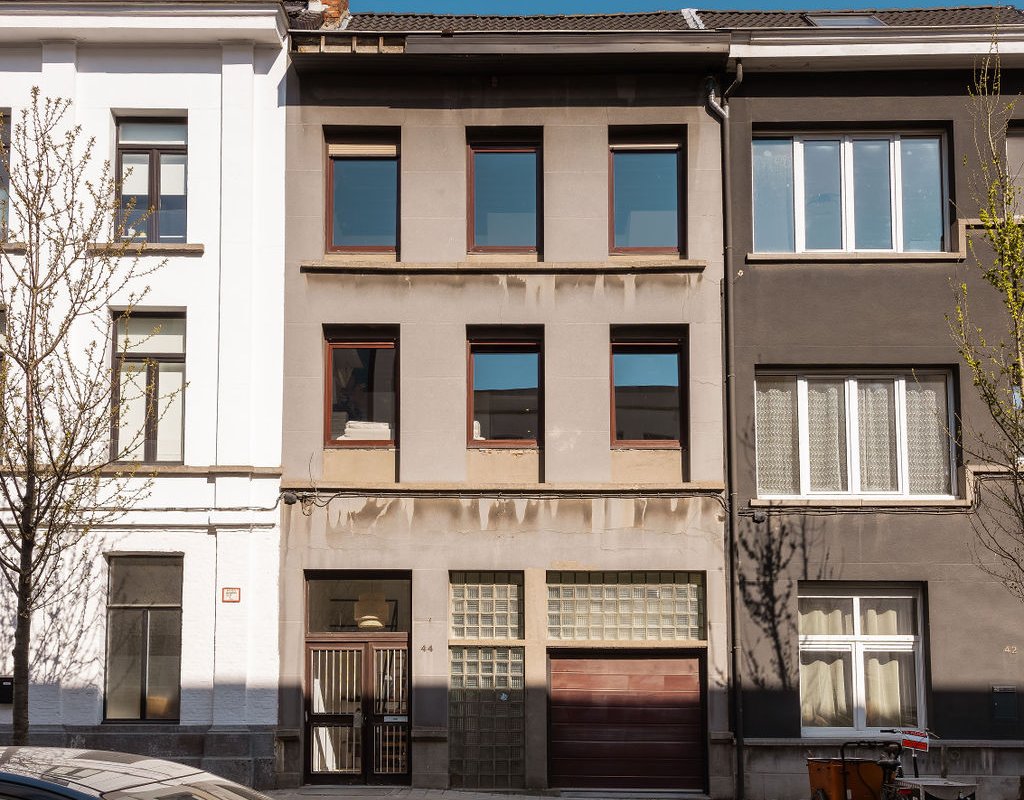 Super location and cozy building including parking gallery image 3