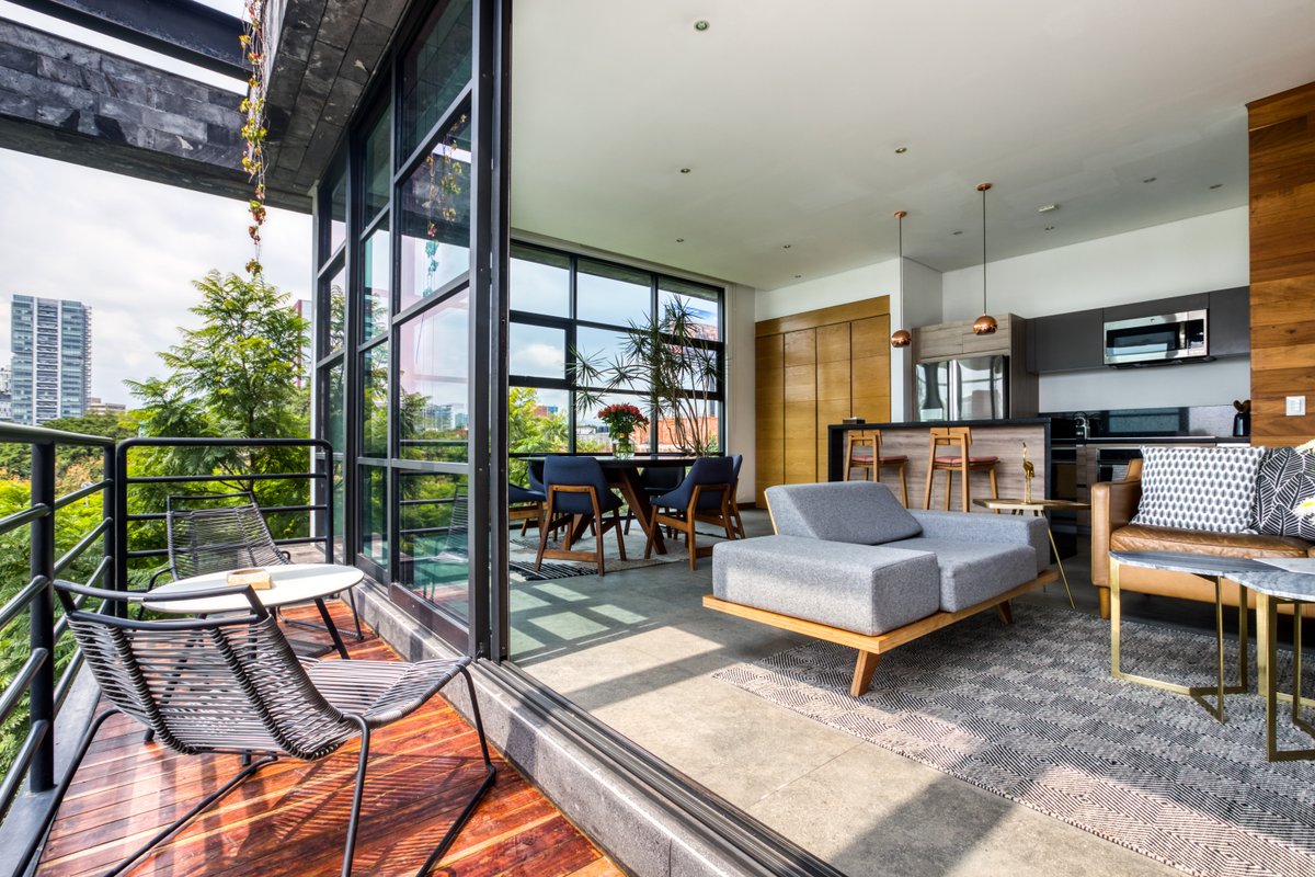 2BR/2BA Penthouse at Condesa. Air conditioning.