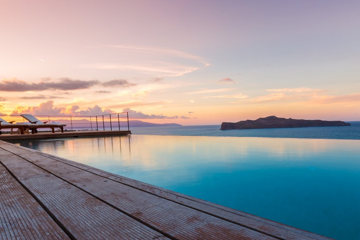 Lux Villa ★Heated pool ★ 500mt to Stalos beach