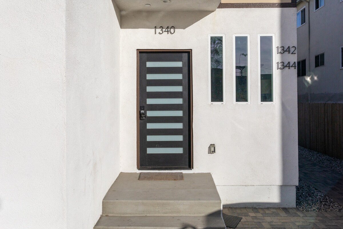 Cheerful 4BR house with parking gallery image 5