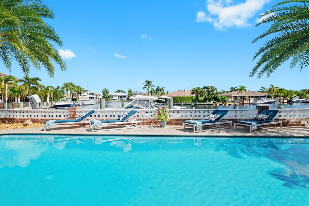 Lighthouse Point Oasis