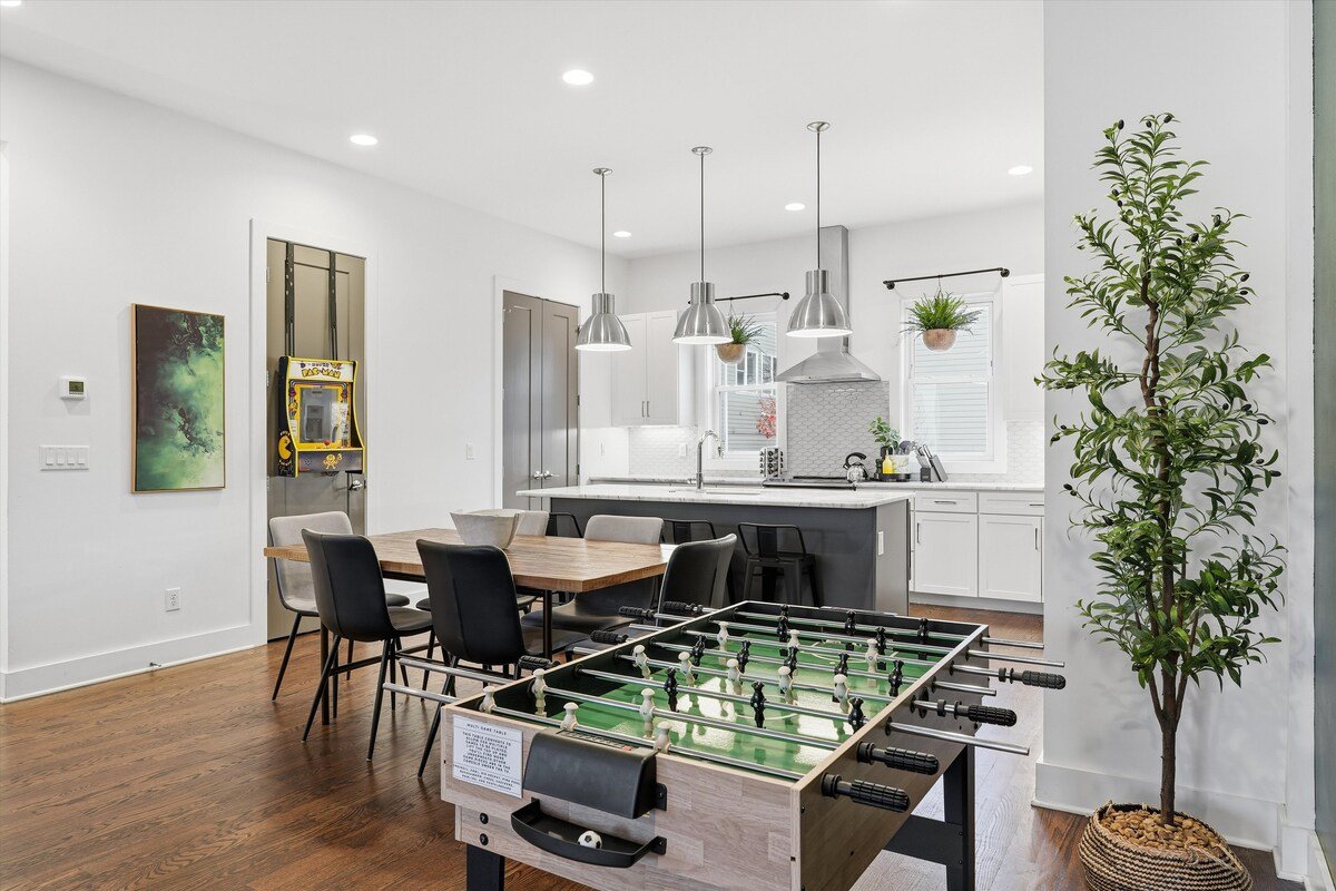 Roof Top Deck -NO BUNKS – Pet and Kid friendly gallery image 4