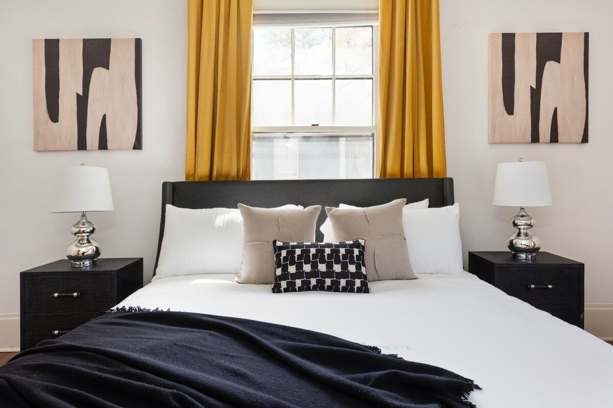 Royally Yours – Stylish Escape in Atlanta! gallery image 3