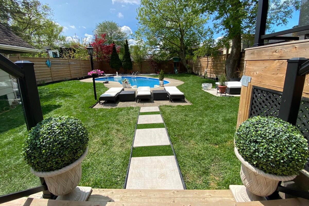 Luxury 2bedroom Unit in the city/heated salt pool. gallery image 3