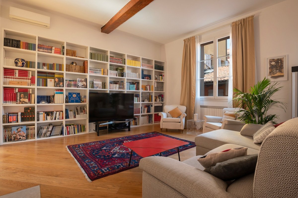 City center luxury apartment gallery image 5