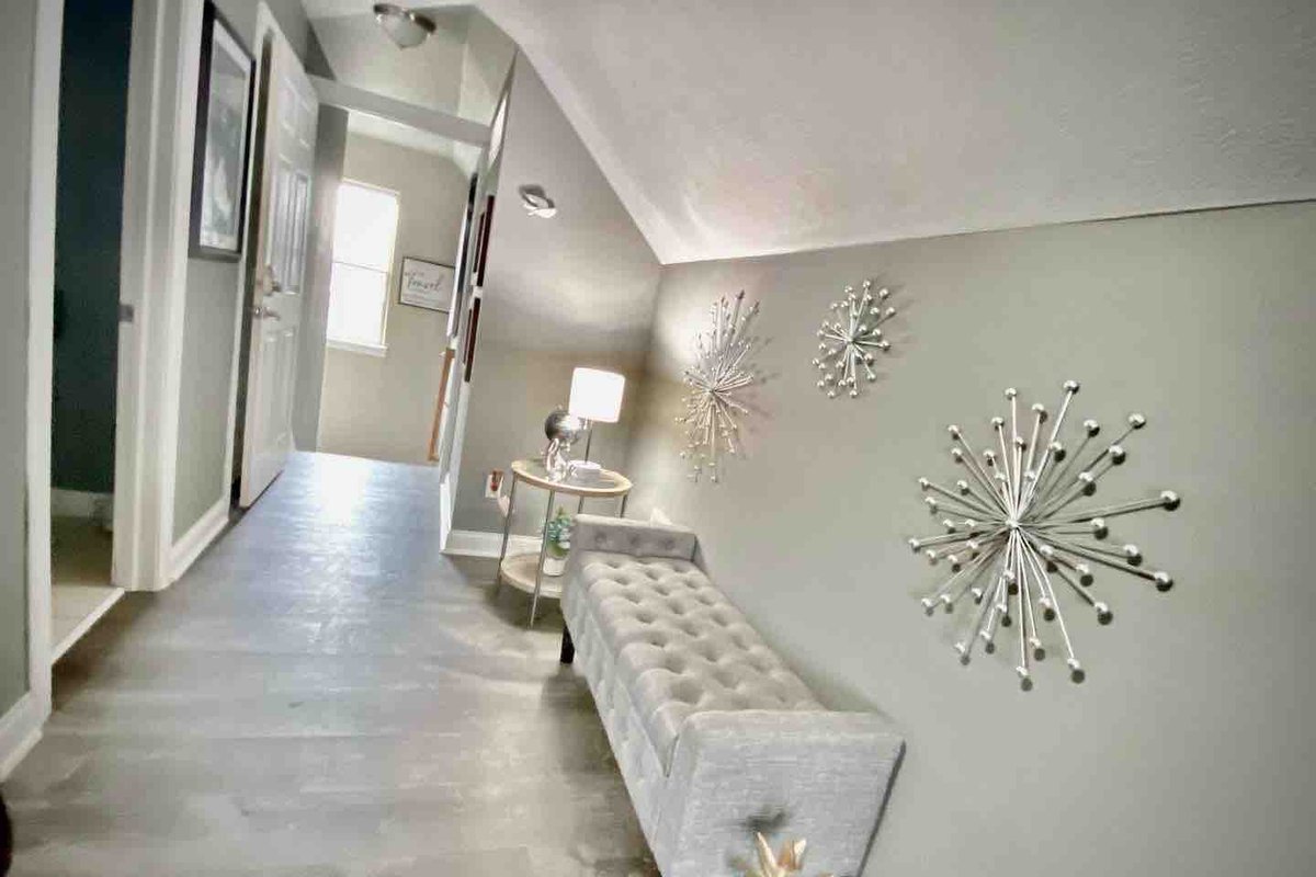 “Luxury Haven for Large Gatherings: 4BD/4BA”