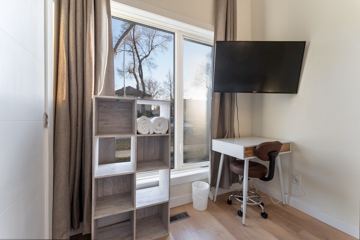 Modern & Cozy: 4Bed 2Bath Home (8 guests max.) gallery image 5