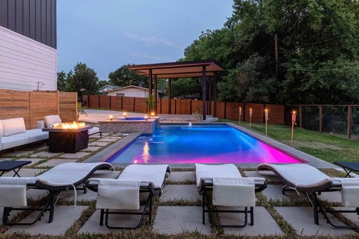 Splash Manor! .28 Acres, Heated Pool, Gym, & Games gallery image 2