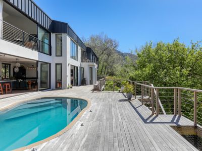 Spacious 6-Bedroom Constantia Villa