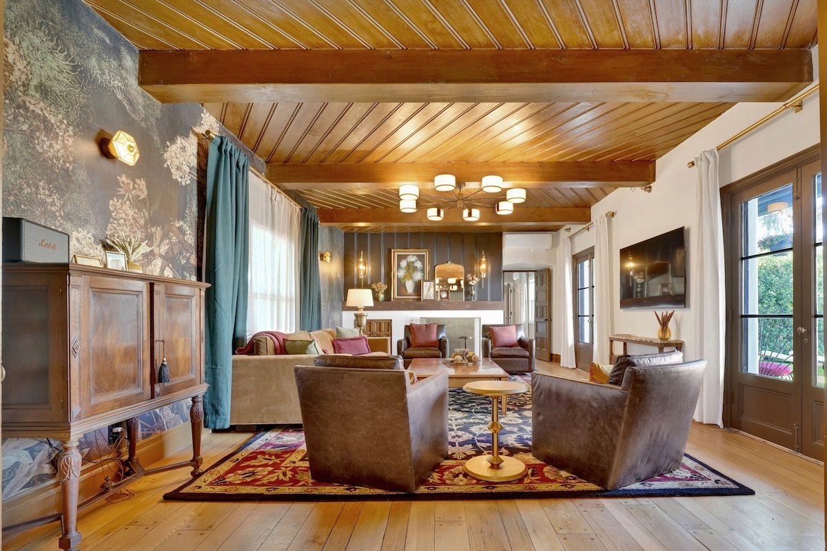 Villa Encanto | Luxe 6BRs • Courtyard • Game Room gallery image 5