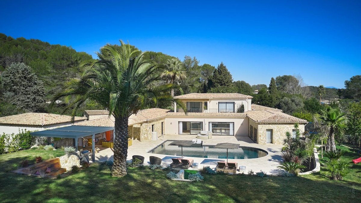 Superb Provencal villa in Mougins