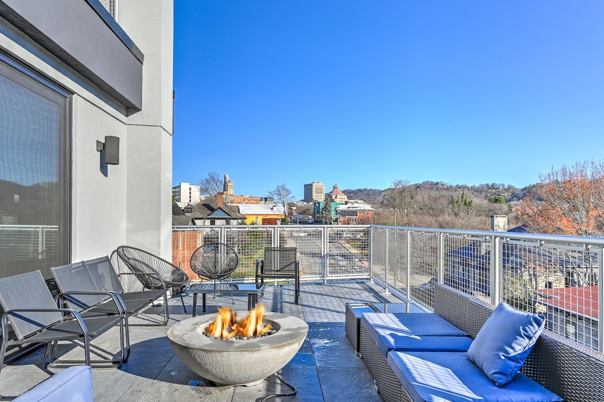 City and Mountain Views with Spacious Balcony gallery image 2