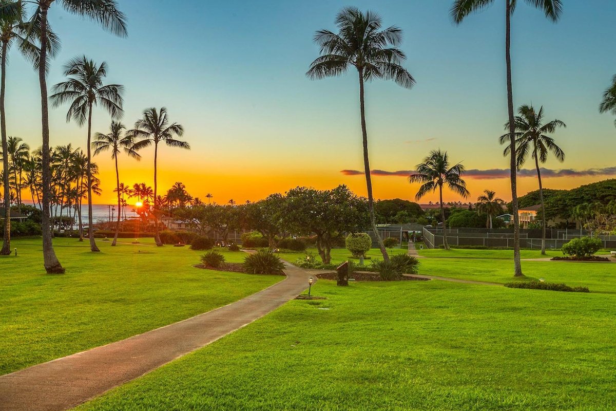 Poolside Lanai Villa l Parking, Sunset View gallery image 5