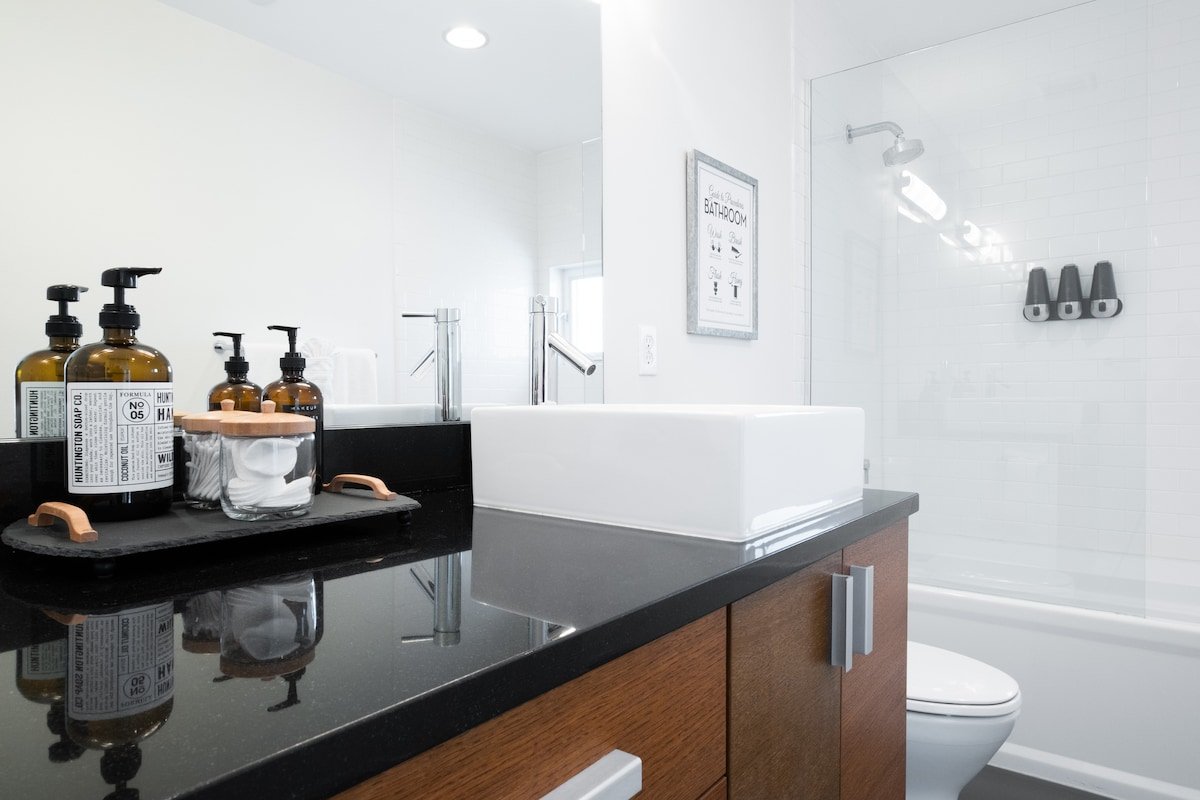 3BR Urban Escape w/ Kitchen + Rooftop Deck gallery image 5