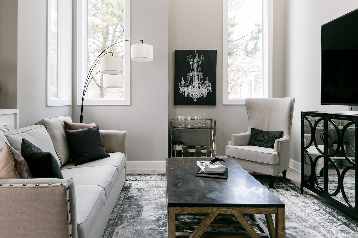 Choose from Three Sunny Decks in Desirable Gulch South gallery image 2